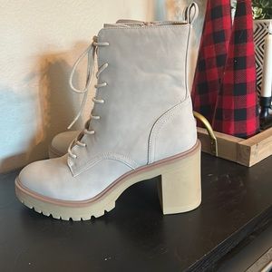 Brand new boots size 10. Never worn. Perfect for this time of year